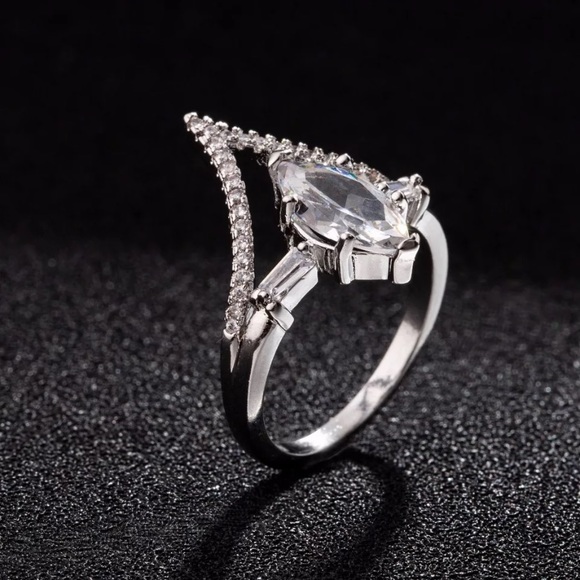 Ring - Picture 3 of 6